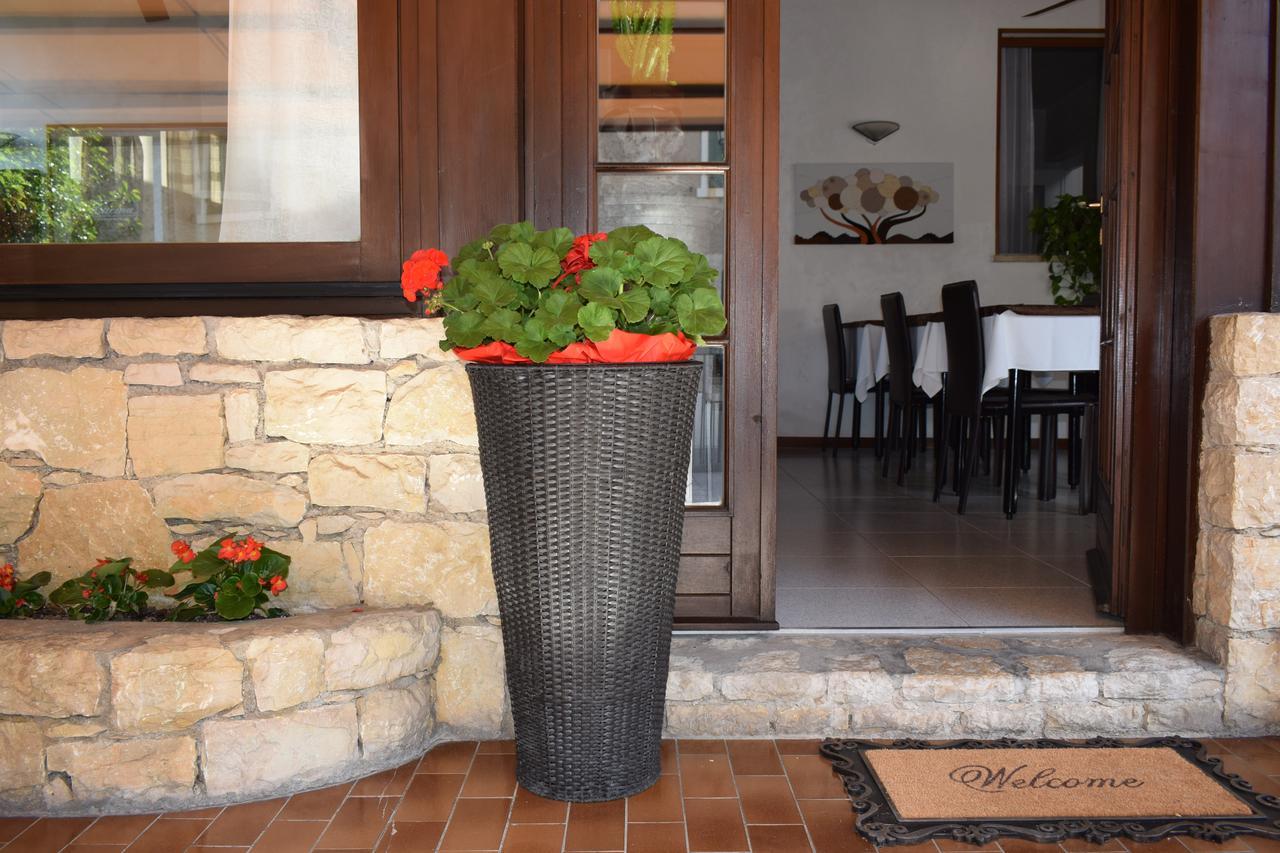 Albergo Al Pescatore Brenzone sul Garda Luaran gambar