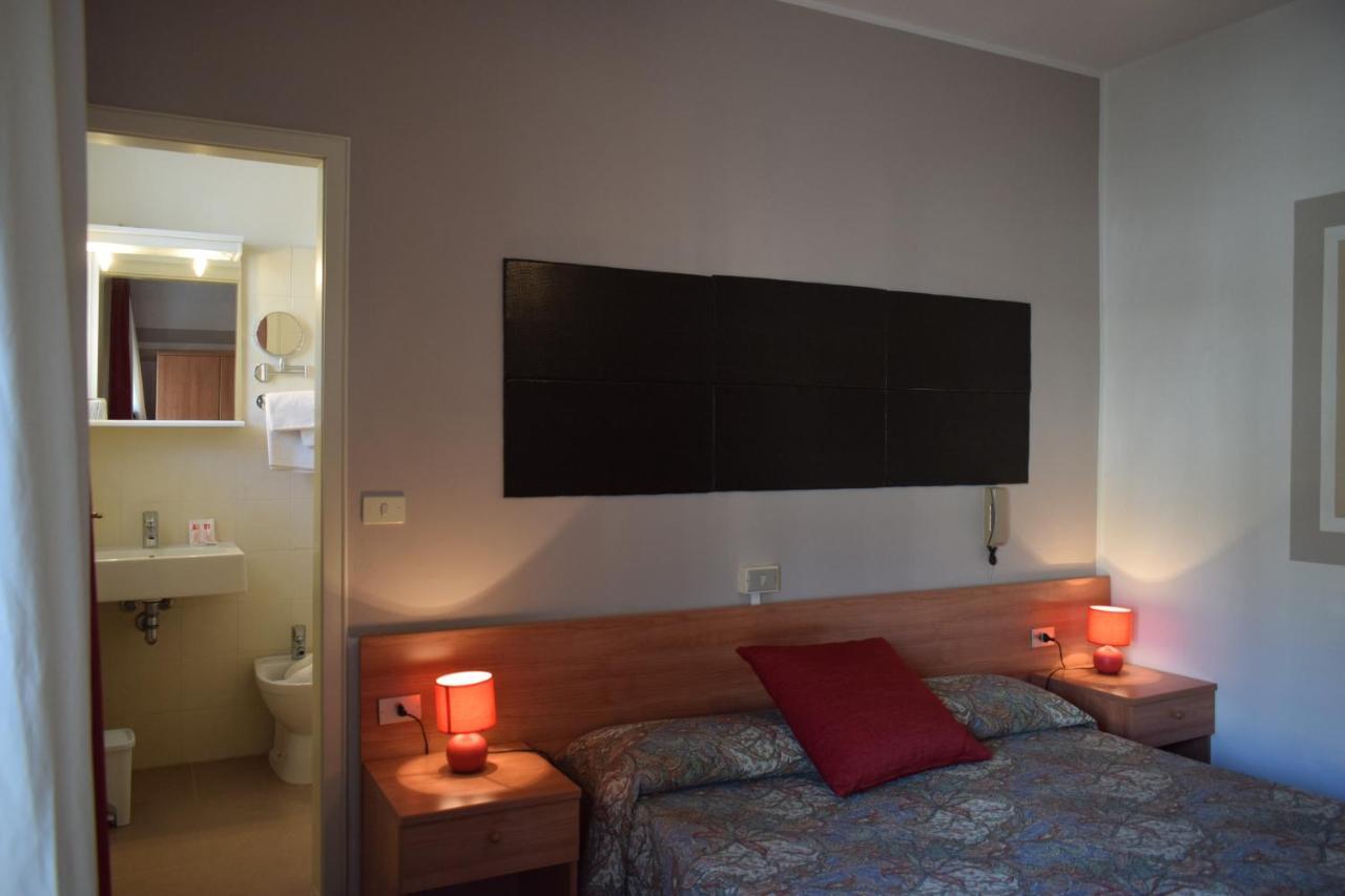 Albergo Al Pescatore Brenzone sul Garda Luaran gambar