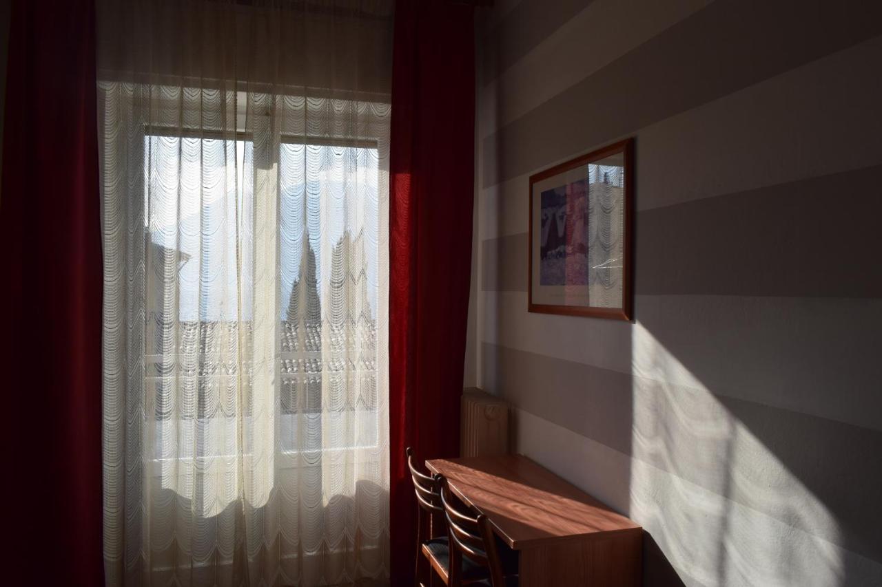 Albergo Al Pescatore Brenzone sul Garda Luaran gambar