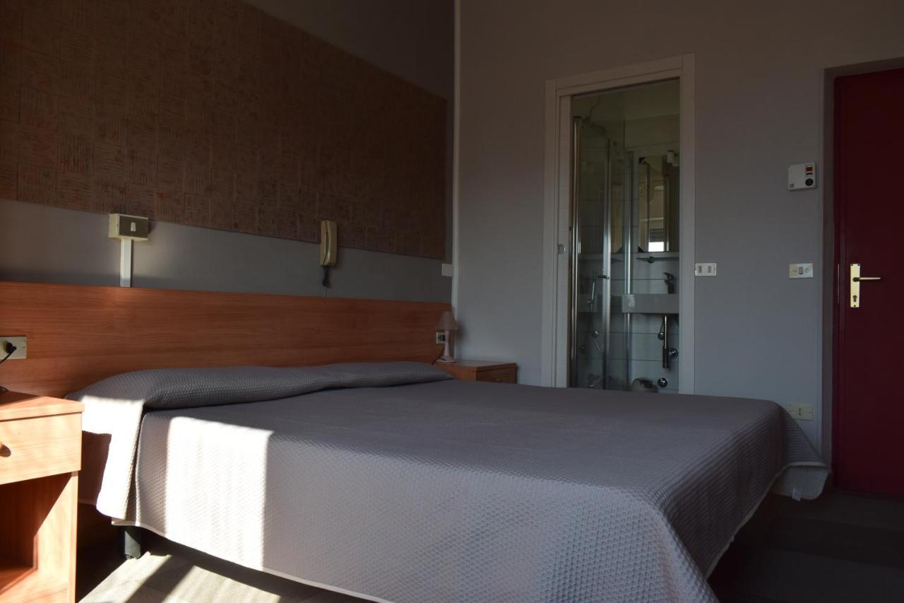 Albergo Al Pescatore Brenzone sul Garda Luaran gambar