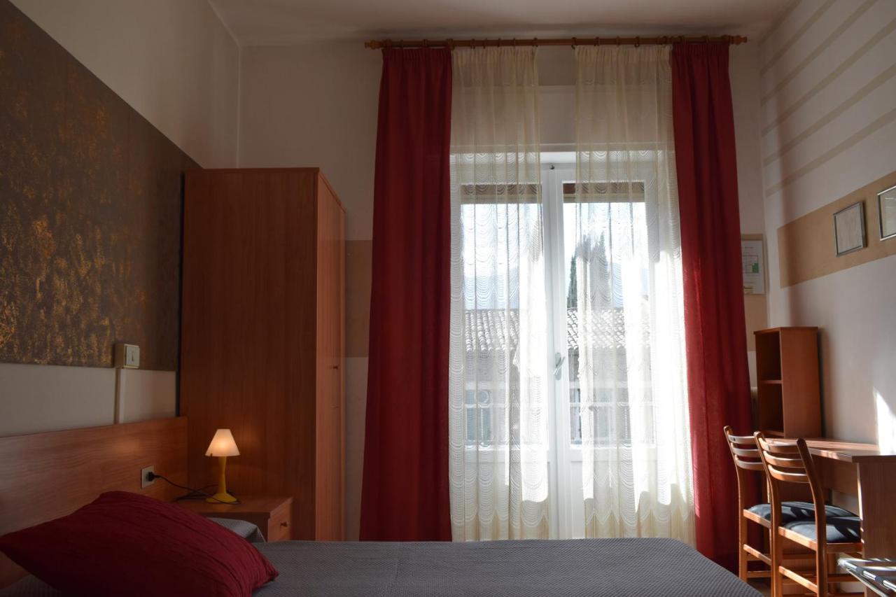 Albergo Al Pescatore Brenzone sul Garda Luaran gambar