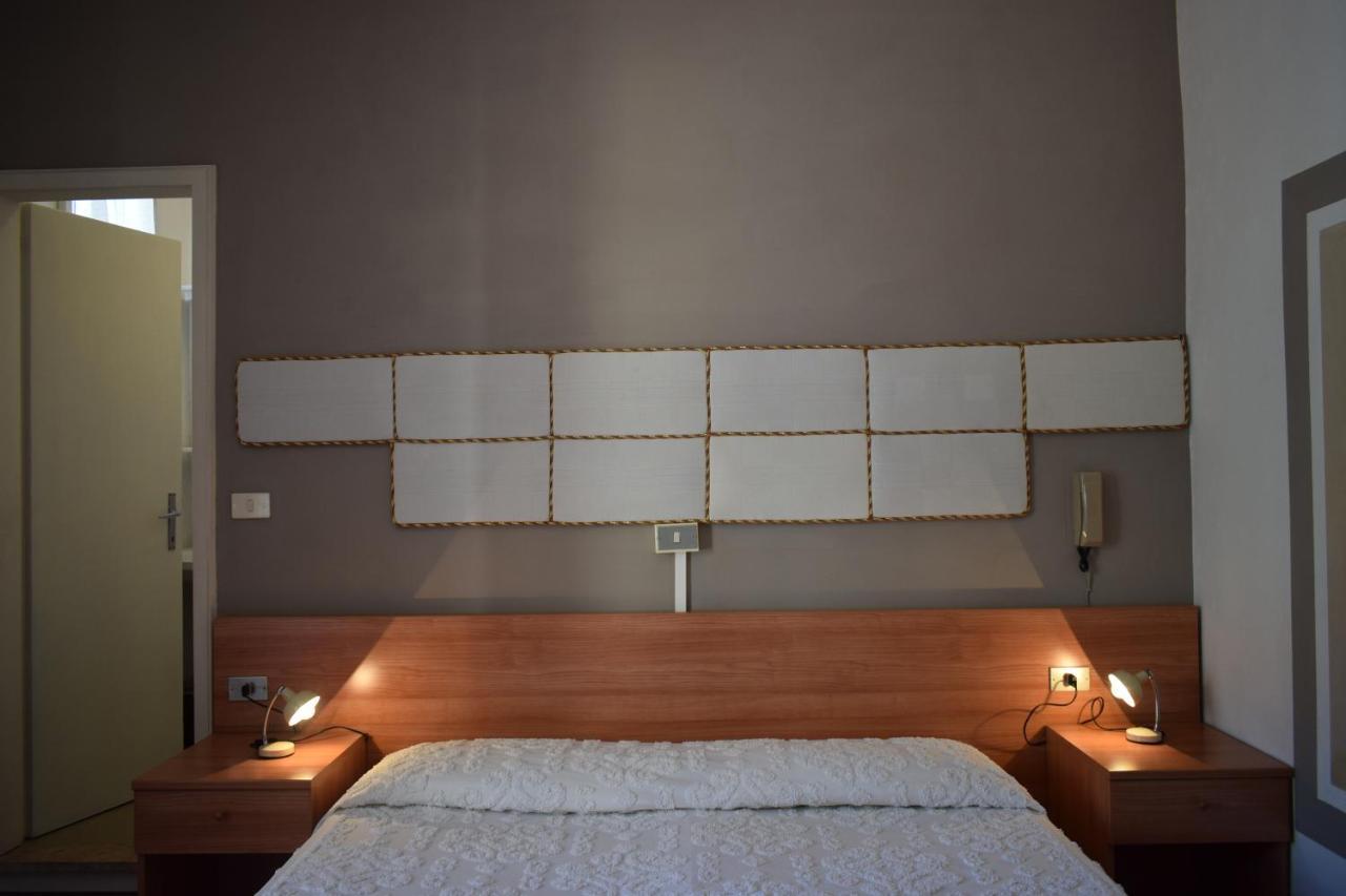 Albergo Al Pescatore Brenzone sul Garda Luaran gambar