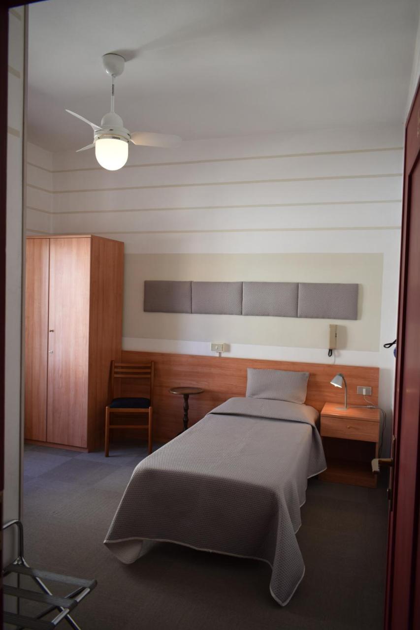 Albergo Al Pescatore Brenzone sul Garda Luaran gambar