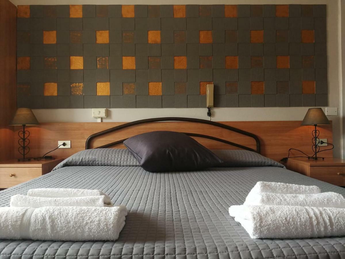 Albergo Al Pescatore Brenzone sul Garda Luaran gambar