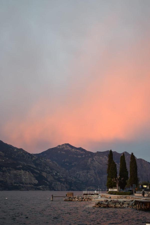 Albergo Al Pescatore Brenzone sul Garda Luaran gambar